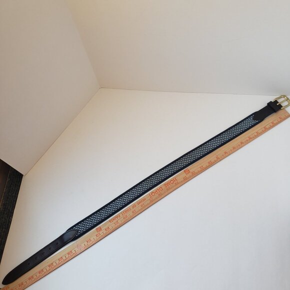 Vineyard Vines Size 26 Boy's Belt Navy Blue Leather Whale Club Belt USA made - Picture 7 of 9